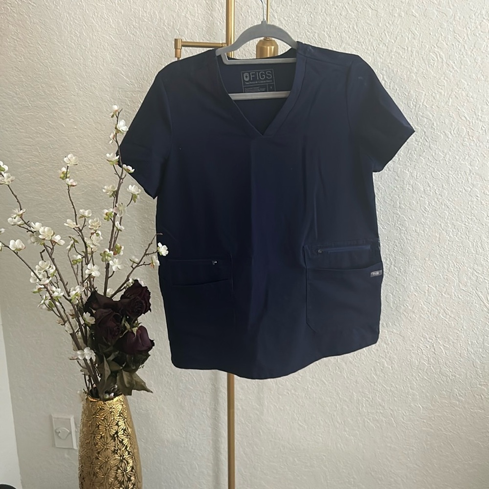 Figs top Navy leaf pattern. 💙 Small